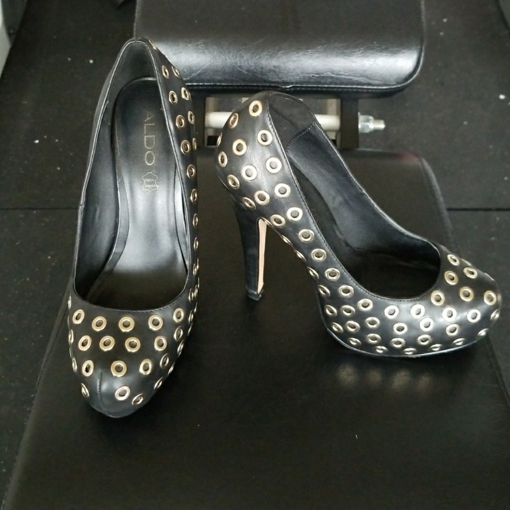 *** sold***Black studded heel